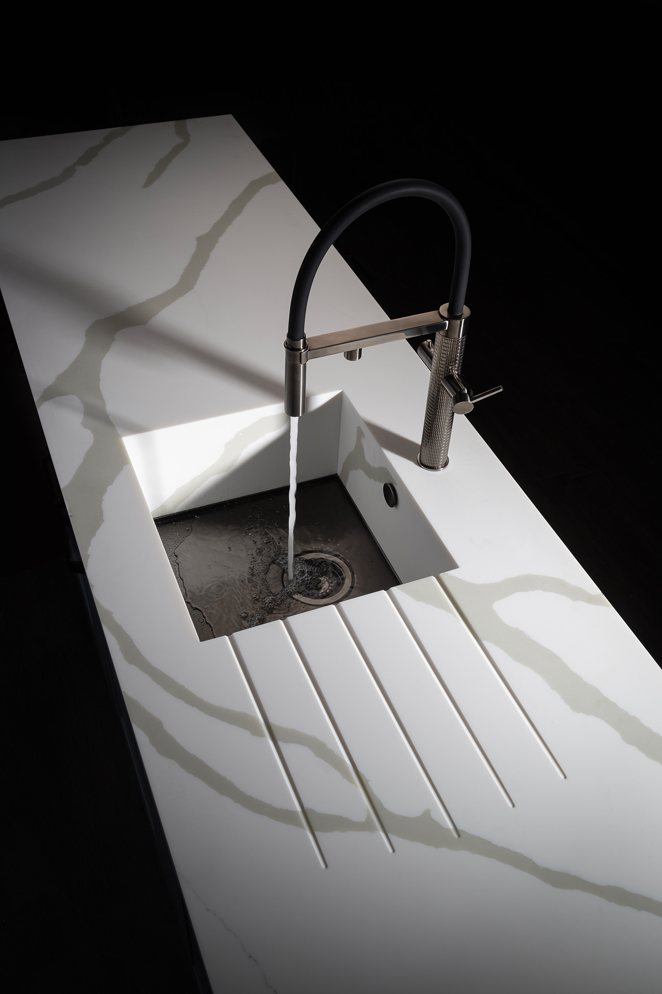 minerva® Calcutta White shown with a CARYSIL quilt 4in1 hot water tap HS245 in Gunmetal with a black hos minerva® Calcutta White shown with a CARYSIL quilt 4in1 hot water tap HS245 in Gunmetal with a black hos